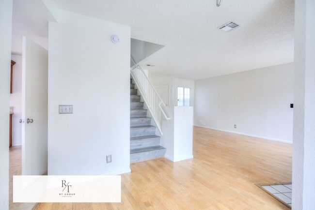 Building Photo - Freshly painted and featuring brand new 2nd-floor flooring 3 Bedrooms, 2.5 Bathroom in Baldwin Park