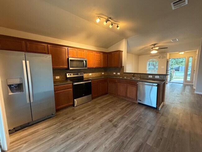 Building Photo - Lovely 3/2 in Gardens of Ranch Estates, NBTX