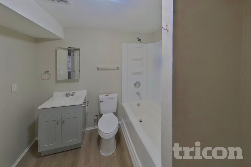 Building Photo - 565 Winebrook Way