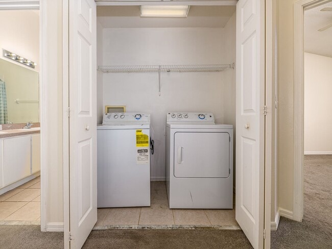 Building Photo - Riverview Townhome