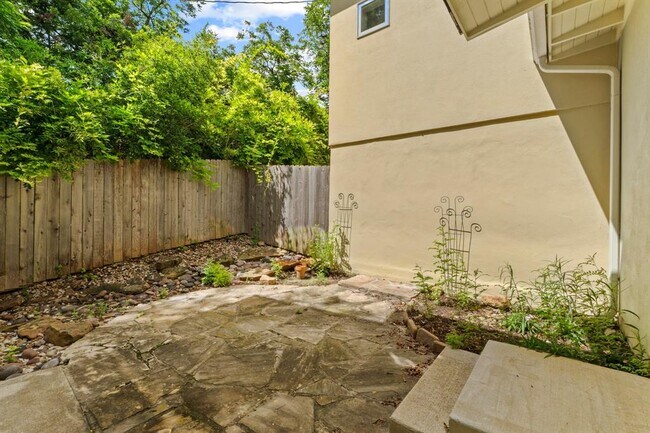 Building Photo - 3810 Ridgelea Dr