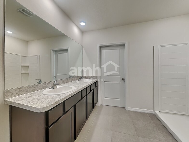 Building Photo - 3011 Bridgeman Ct