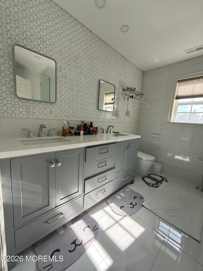 Building Photo - 8 Bennett Ct