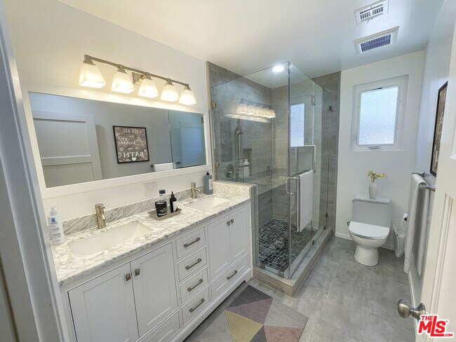 Building Photo - 17345 Hamlin St