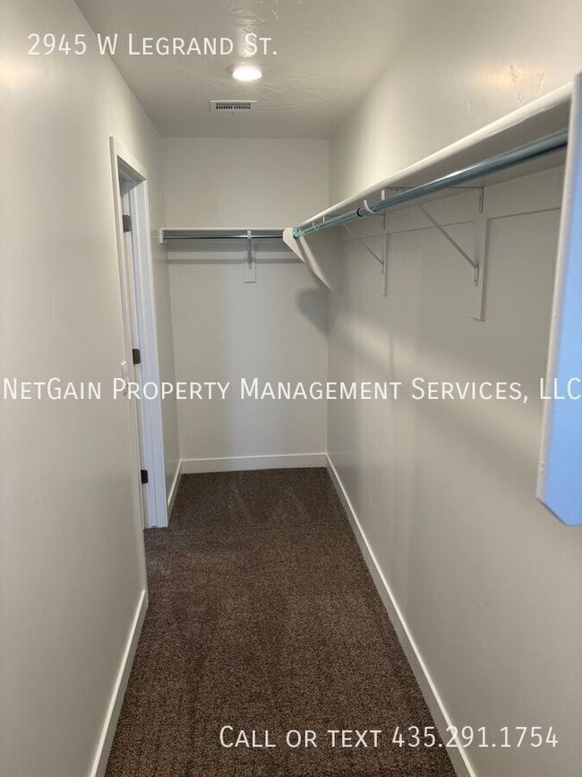 Building Photo - 2945 Legrand St