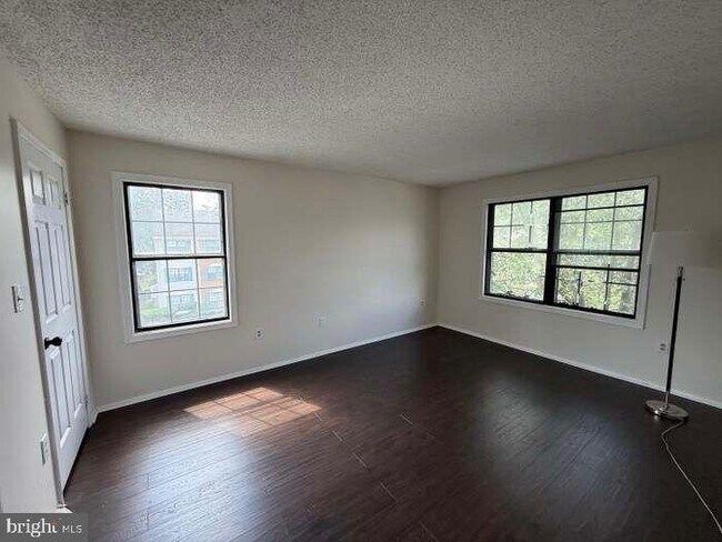 Building Photo - 65 Joyner Ct