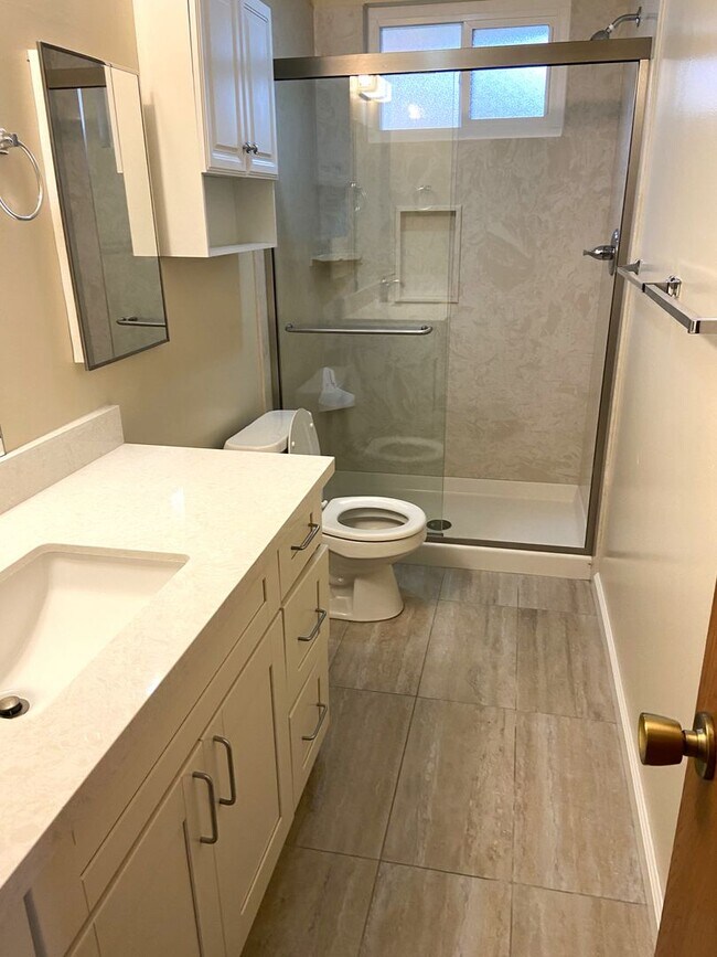 Building Photo - Spacious Duplex in Great Mountain View Area!