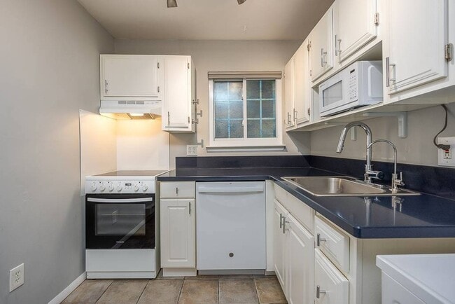 Building Photo - 219 Fox Run Ln