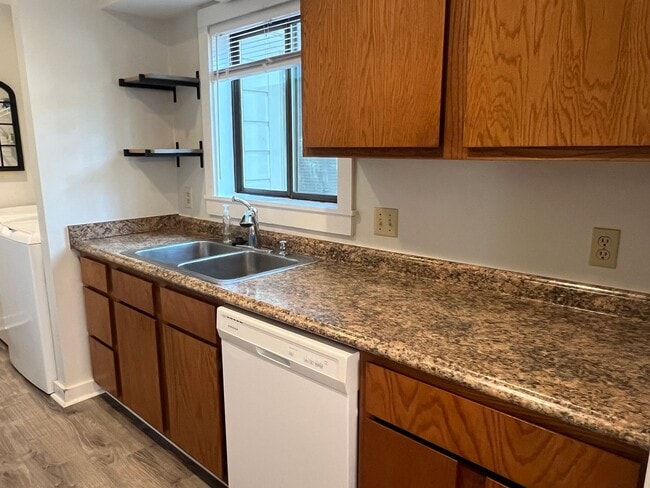 Building Photo - Half Off First Full Month's Rent! Unfurnis...