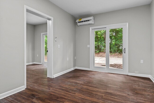 Building Photo - Charming Weatherly Woods Home with In-Law ...