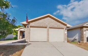 Building Photo - MOVE IN READY