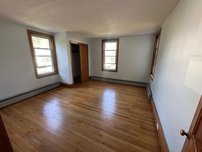 Building Photo - Updated Norwood 1st Floor Unit | Bright, S...