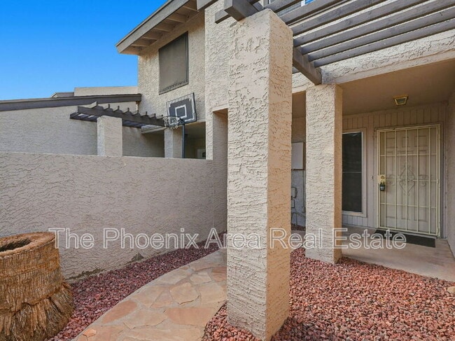 Building Photo - 2232 W Lindner Ave