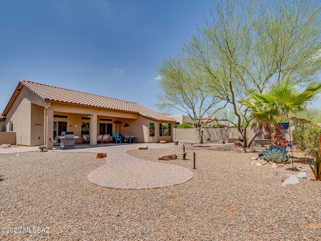 Building Photo - 61736 E Oakwood Dr