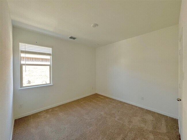 Building Photo - 768 Hawthorn St