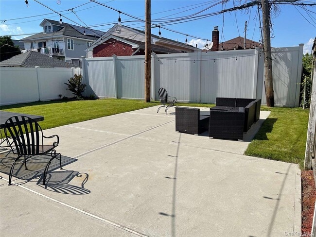 Building Photo - 237 W Market St