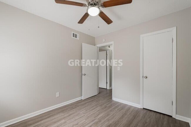 Building Photo - NOW OFFERING 1-MONTH FREE OFF FIRST FULL M...