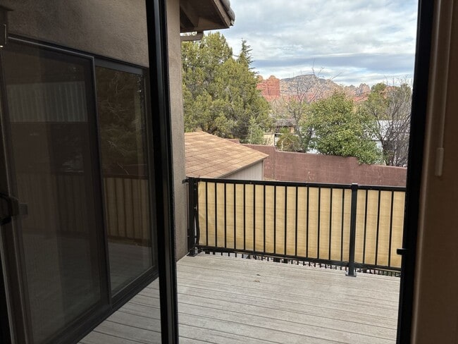 Building Photo - Beautiful Home in West Sedona