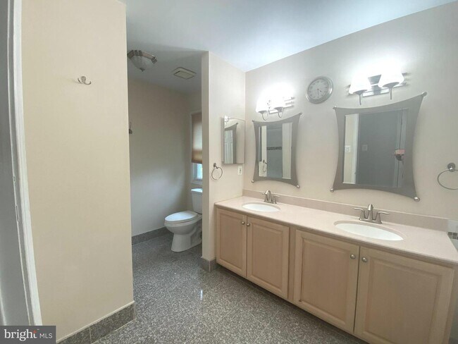 Building Photo - 14 Nathan Ct