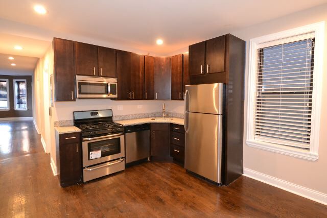 Building Photo - 2019 N Hoyne Ave