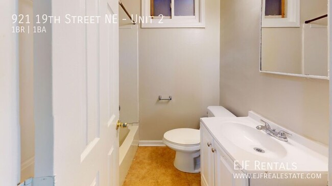 Building Photo - THREE Newly Renovated One Bedroom Apartmen...