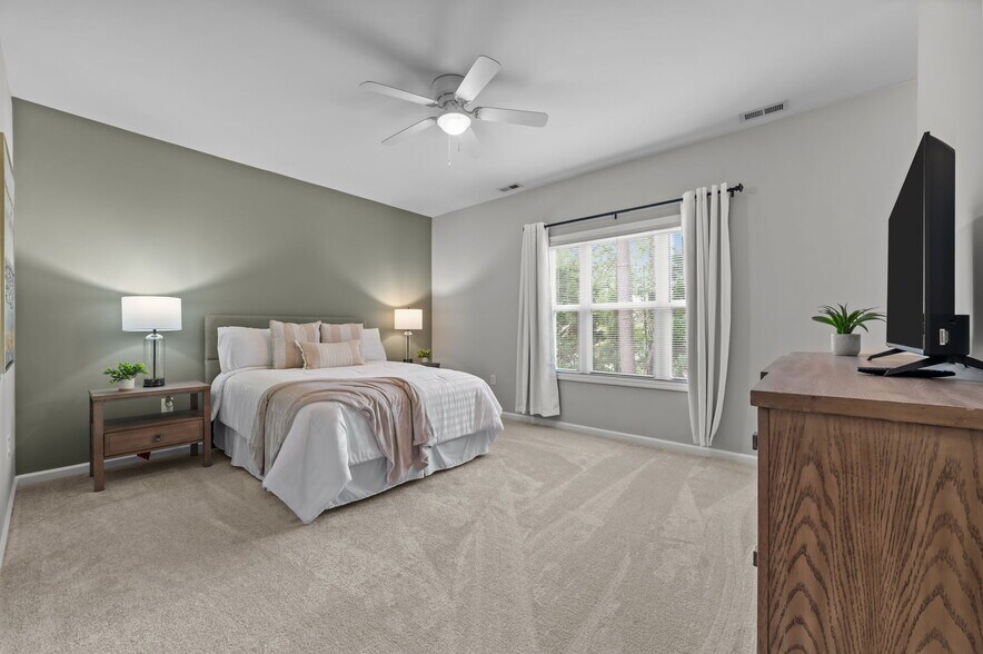 Building Photo - 1121 Turtle Creek Rd