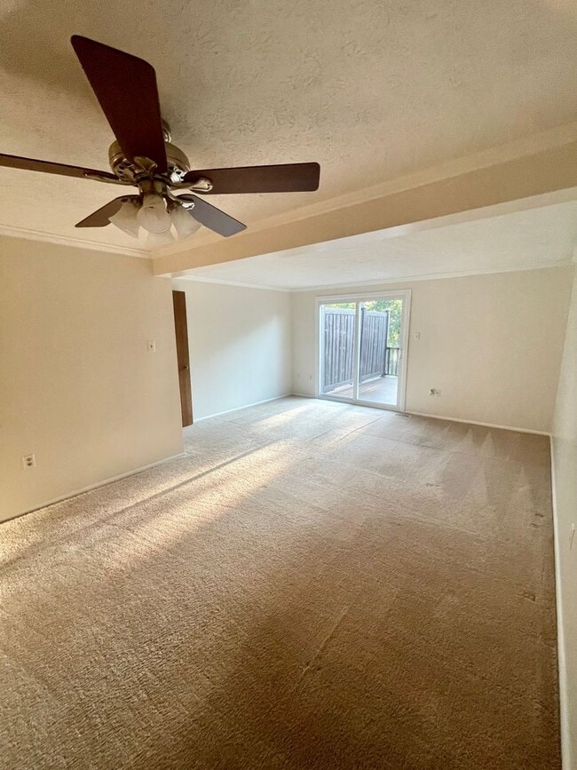 Building Photo - 2 Bed 1.5 Bath- Oakdale PA! Hawthorne Vill...