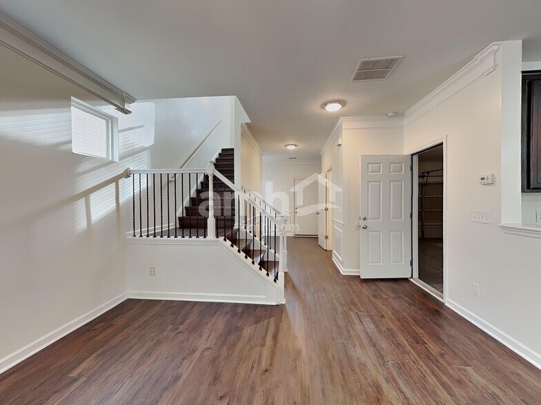 Building Photo - 301 Boulder Run