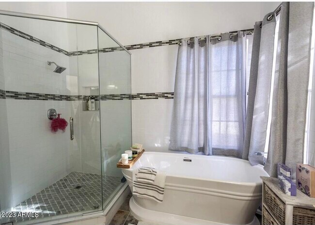 Building Photo - 11015 W Laurelwood Ln