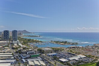 Building Photo - Live in the Heart of Kakaako!