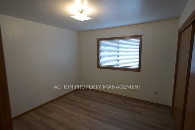 Building Photo - 2 bed 2 bath 1 car garage in Sequim