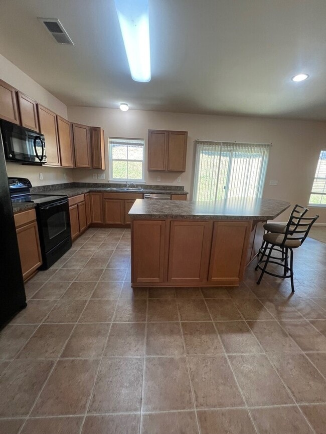 Building Photo - Coming Soon – Available November 1st! Spacious 4-Bedroom Home