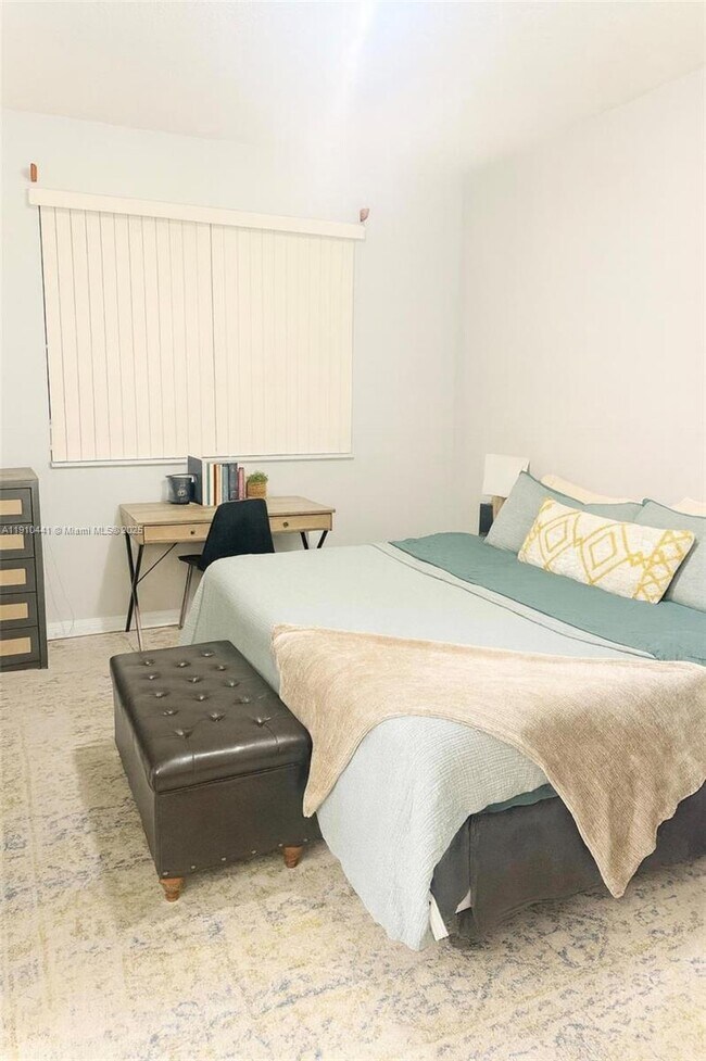 Building Photo - 1002 SW 144th Ave