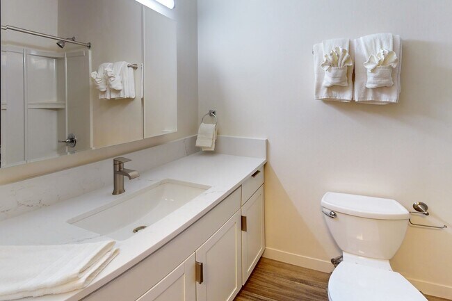 Building Photo - Downtown Furnished 1 Bed / 1 Bath Apartmen...