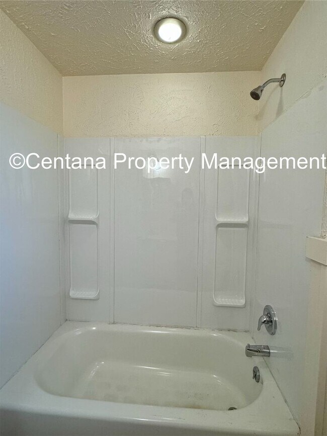 Building Photo - 732-732 W Granite St