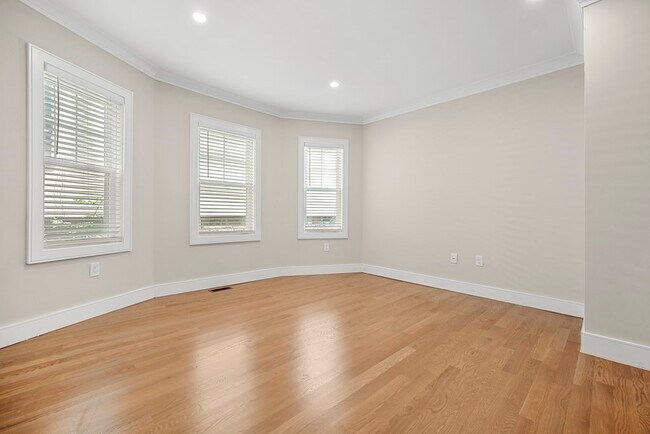 Building Photo - 44 Iffley Rd