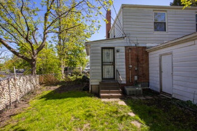 Building Photo - 25141 Treadwell Ave