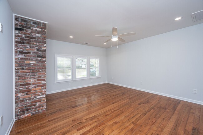 Building Photo - 1791 Dunbarton Dr