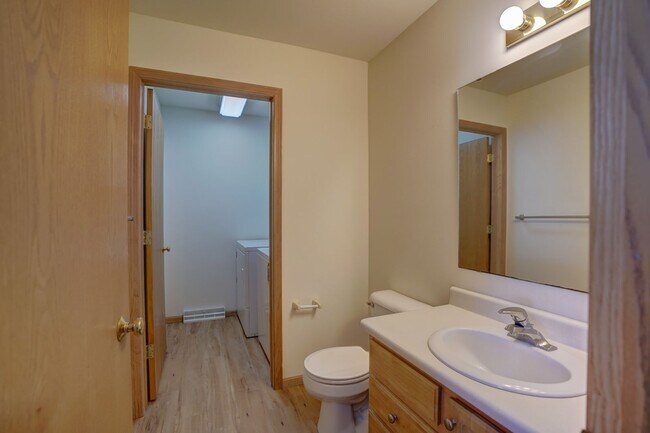 Building Photo - 6101-6103