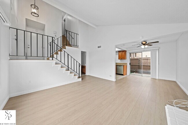 Building Photo - 3BR/1.5BA with Hardwood Floors — 1,165 sq ft in West Covina