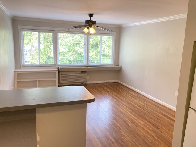 Building Photo - HISTORIC WAVERLY One Bedroom One Bath Condo