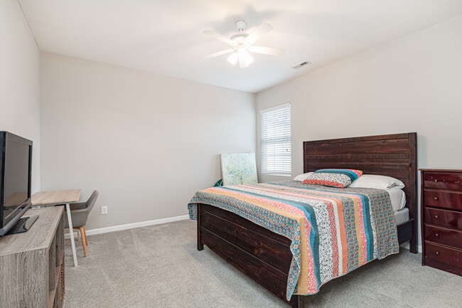 Building Photo - 9077 Polaris Lakes Dr
