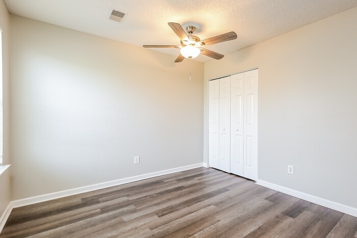 Building Photo - 110 Granary Dr