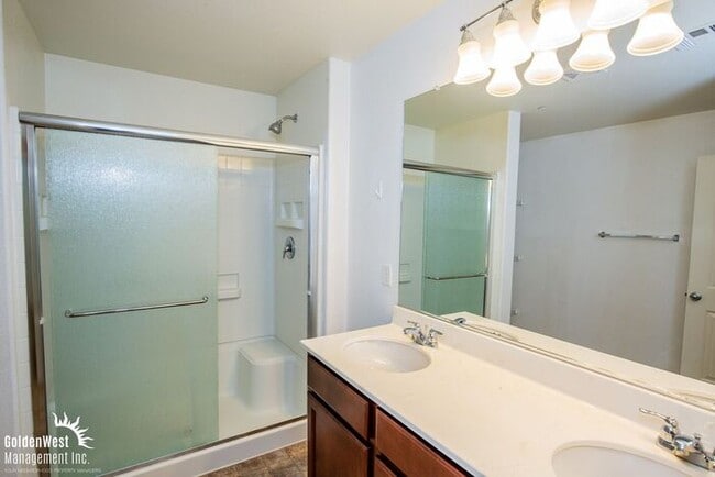 Building Photo - Stunning 4Bdm 3Ba Two-Story Home in the In...