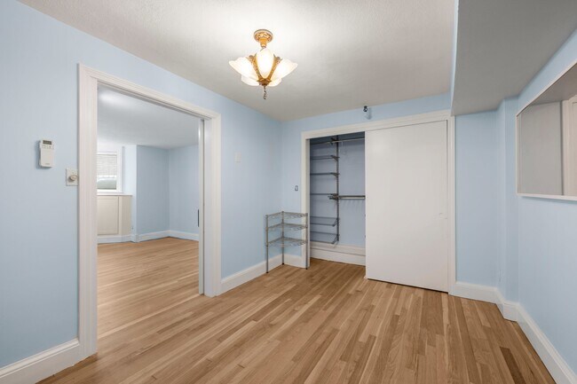 Building Photo - 242 Beacon St