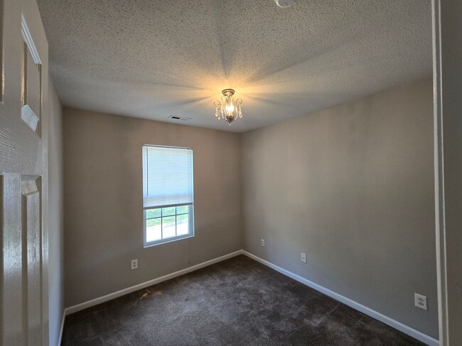 Building Photo - Charming Townhome in Established South Dur...