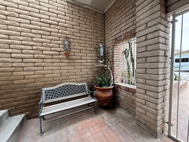 Building Photo - 3Br 3Ba House with Pool Across- RIVERFRONT with Balcony Observation Deck