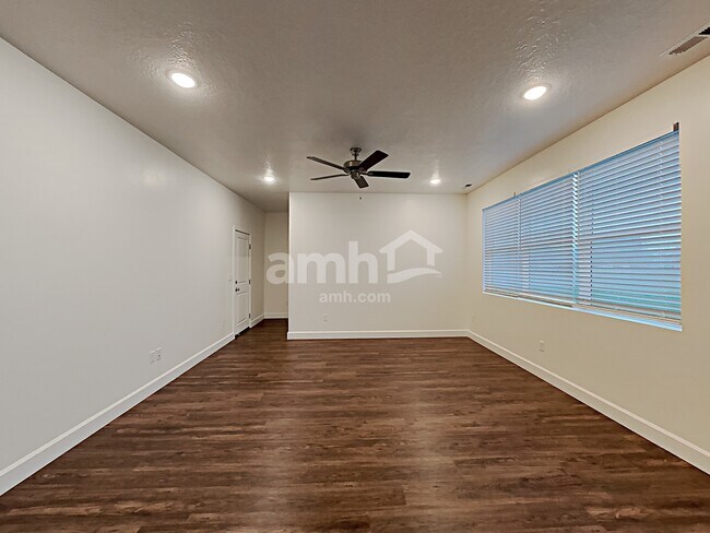 Building Photo - 1338 E White St