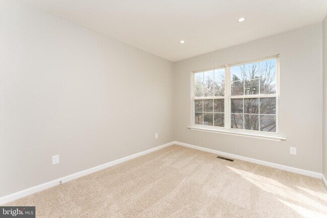 Building Photo - 4869 Benecia Ln