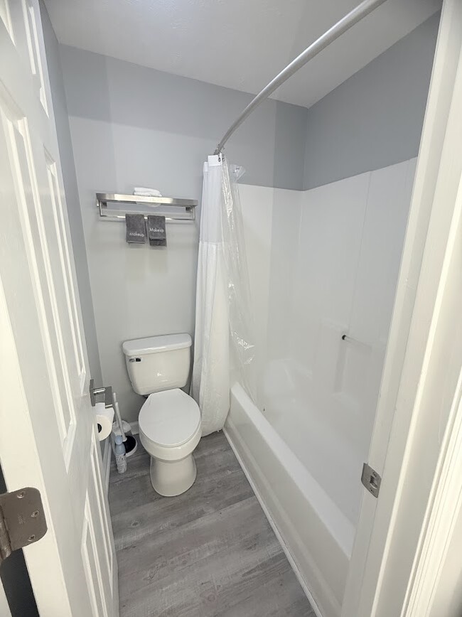 Building Photo - 469 White River Dr